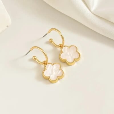 Aretes trebol blanco