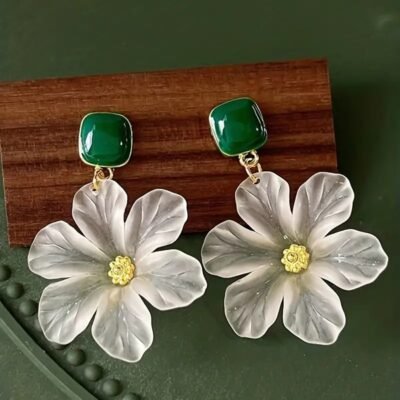Aretes flor blanca