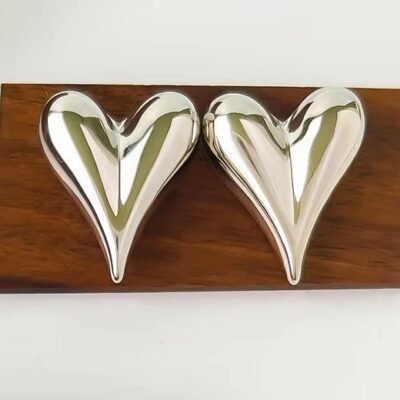 Corazón plateado pegado