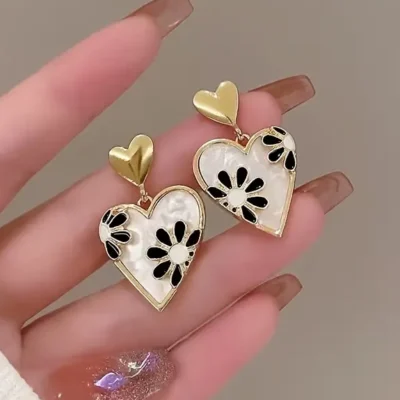 Aretes corazón floral