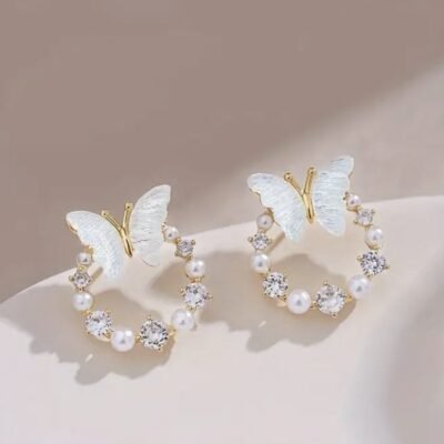 Mariposa corona y perlas