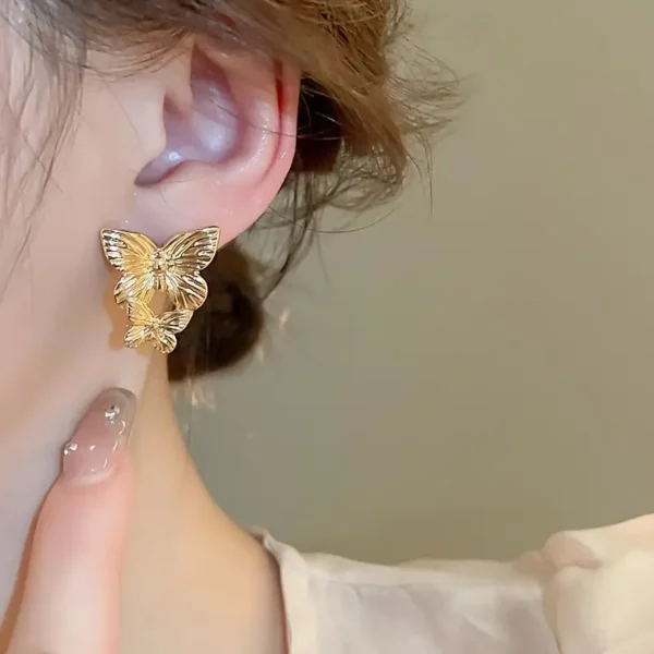 Aretes mariposa pegados - Imagen 3