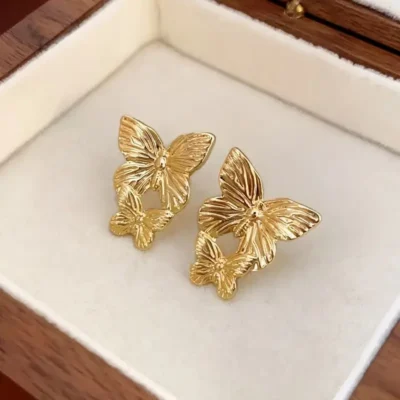 Aretes mariposa pegados