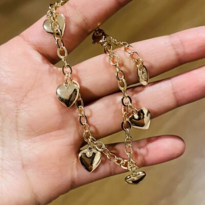 Pulsera corazones colgantes