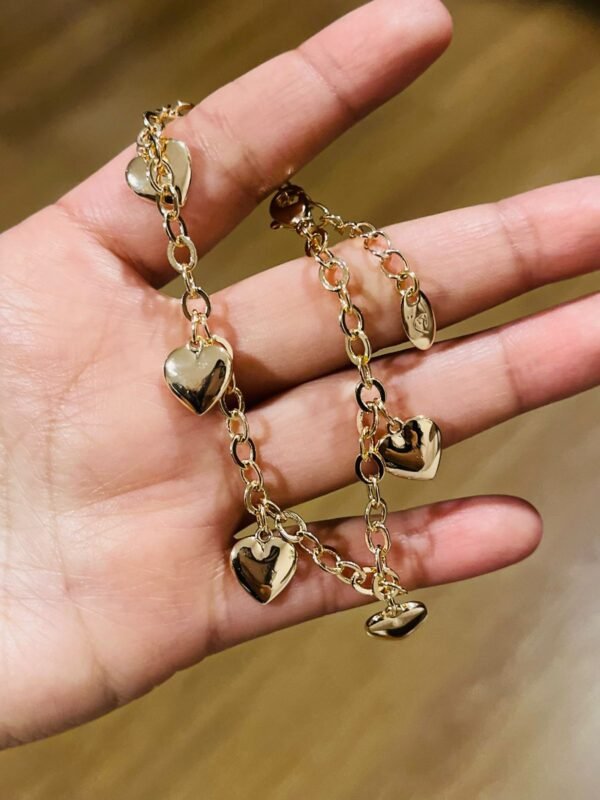 Pulsera corazones colgantes